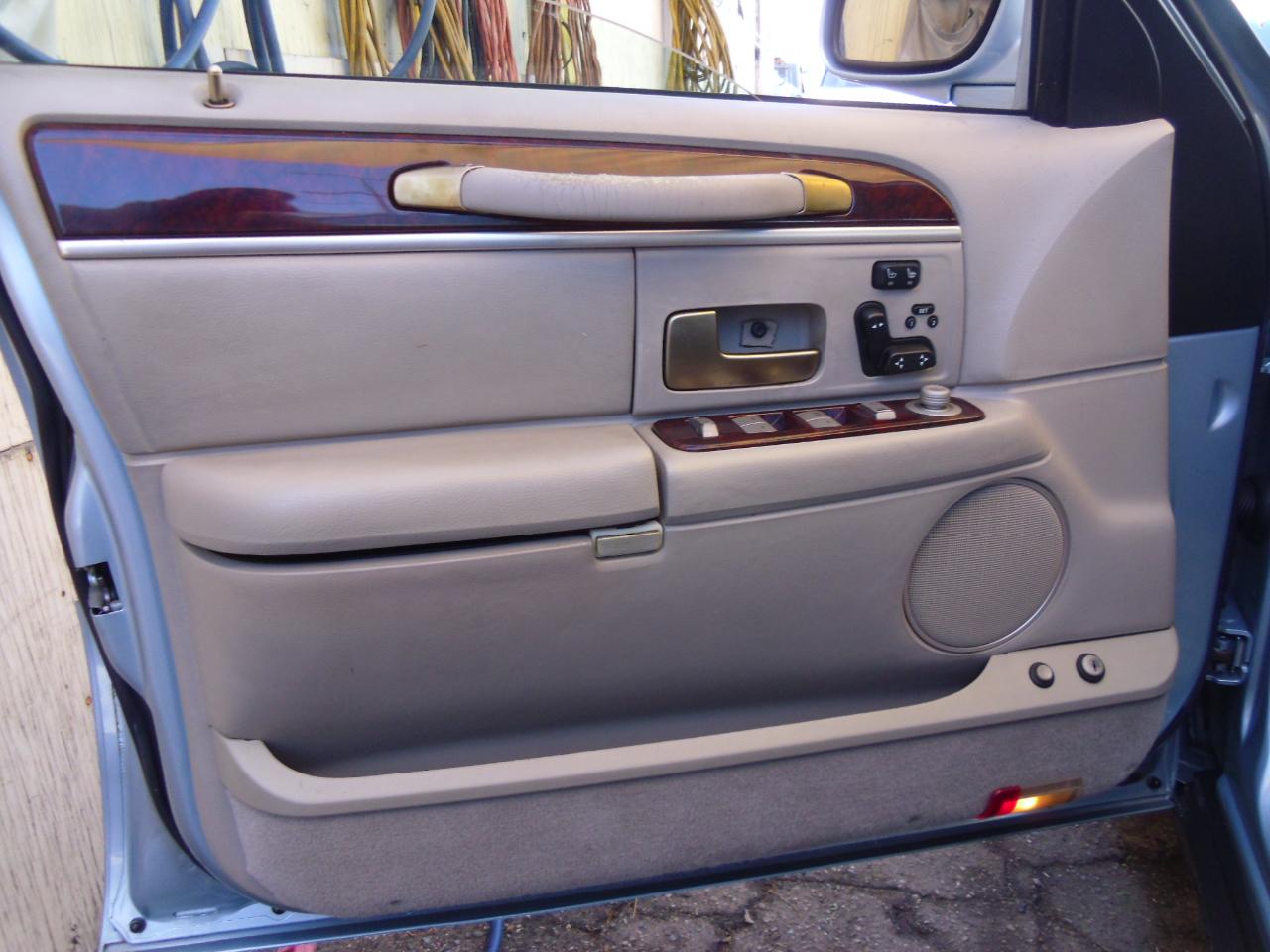 Lincoln Town Car 4dr Sdn Signature Limited 2009