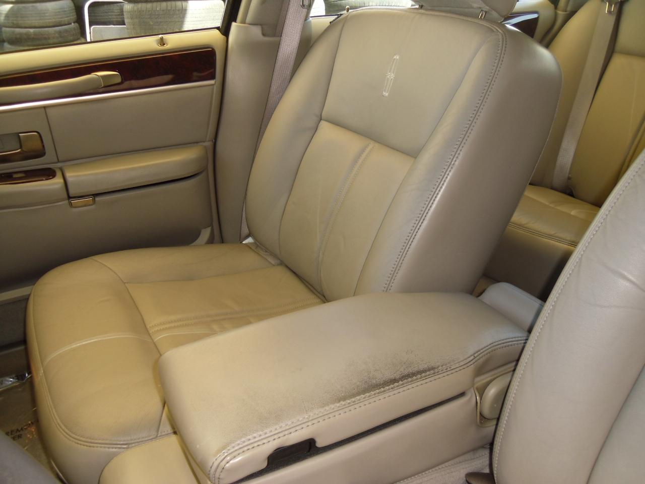 Lincoln Town Car 4dr Sdn Signature Limited 2009