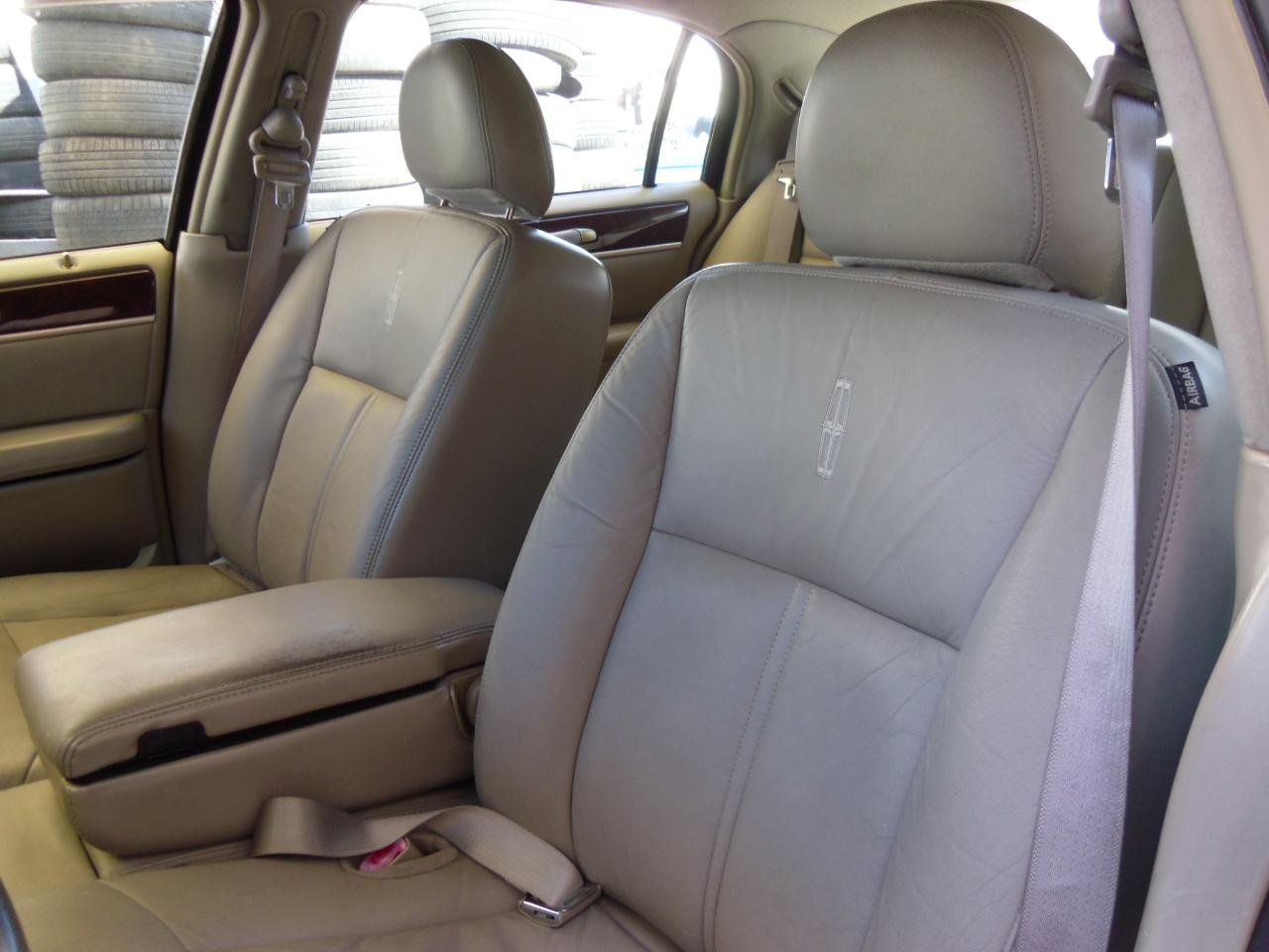 Lincoln Town Car 4dr Sdn Signature Limited 2009