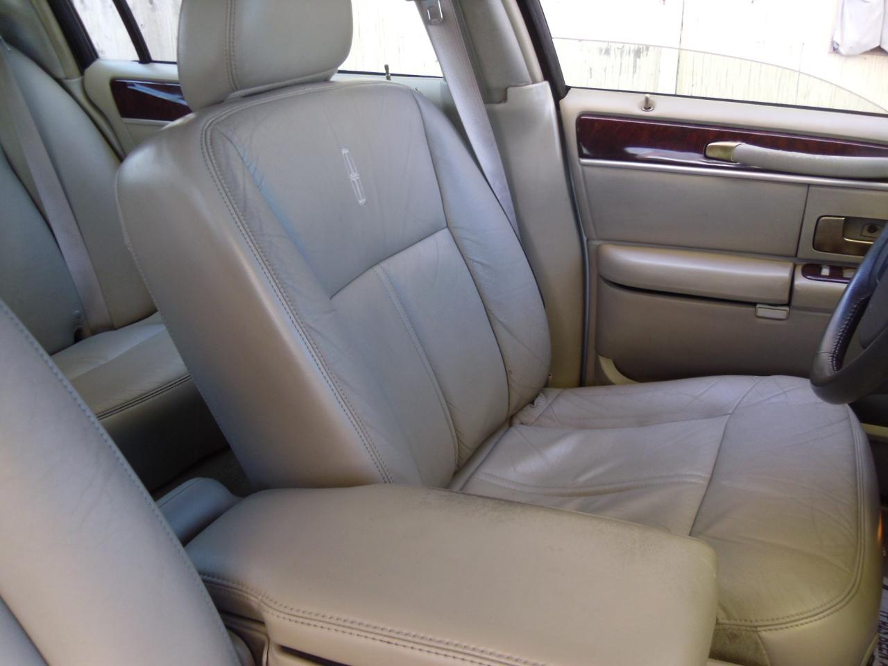 Lincoln Town Car 4dr Sdn Signature Limited 2009