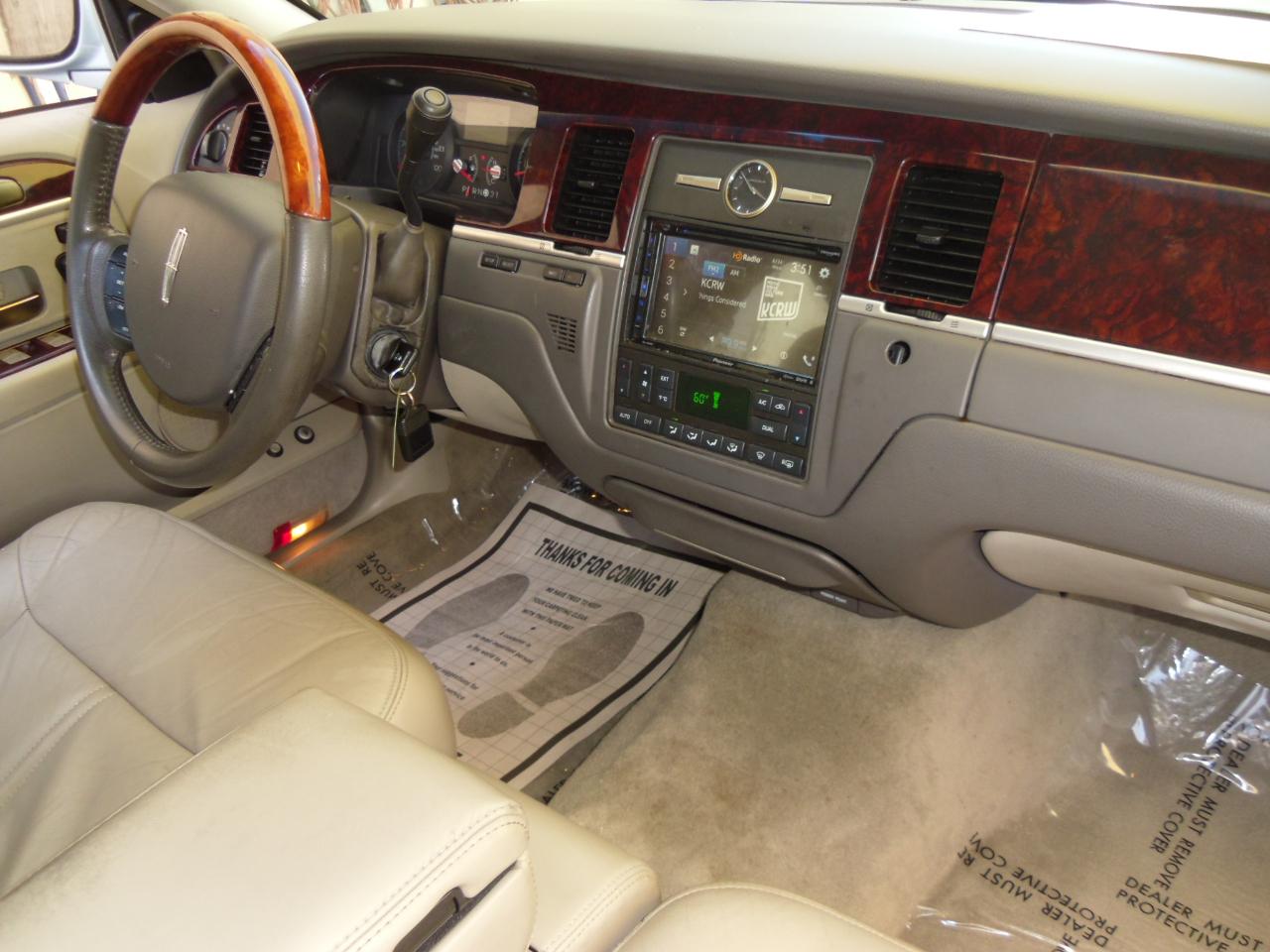 Lincoln Town Car 4dr Sdn Signature Limited 2009