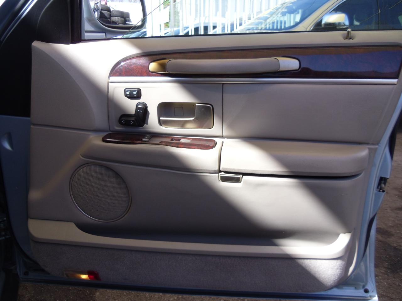 Lincoln Town Car 4dr Sdn Signature Limited 2009
