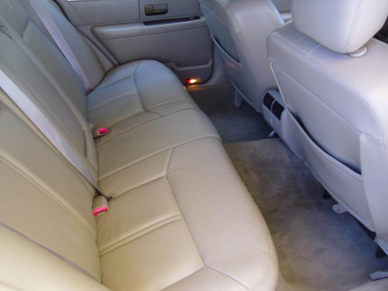 Lincoln Town Car 4dr Sdn Signature Limited 2009