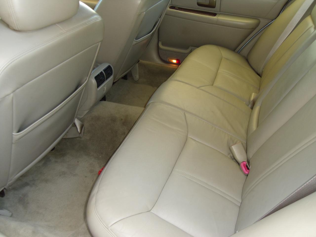 Lincoln Town Car 4dr Sdn Signature Limited 2009