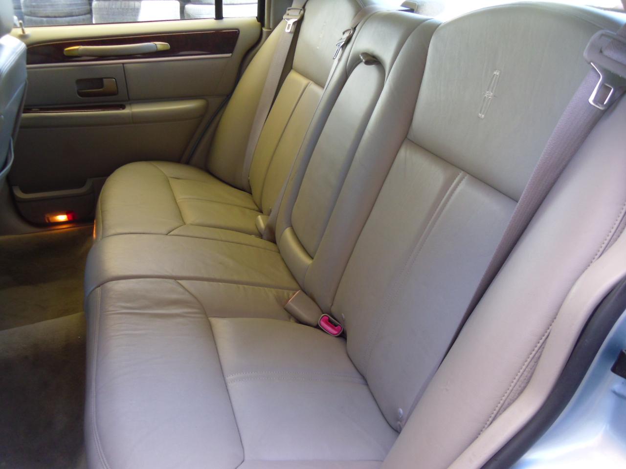 Lincoln Town Car 4dr Sdn Signature Limited 2009