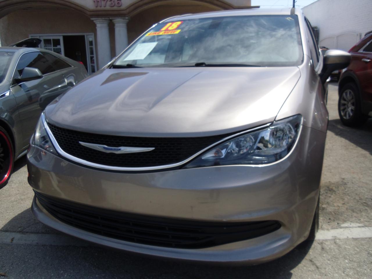 Chrysler Pacifica LX FWD 2018