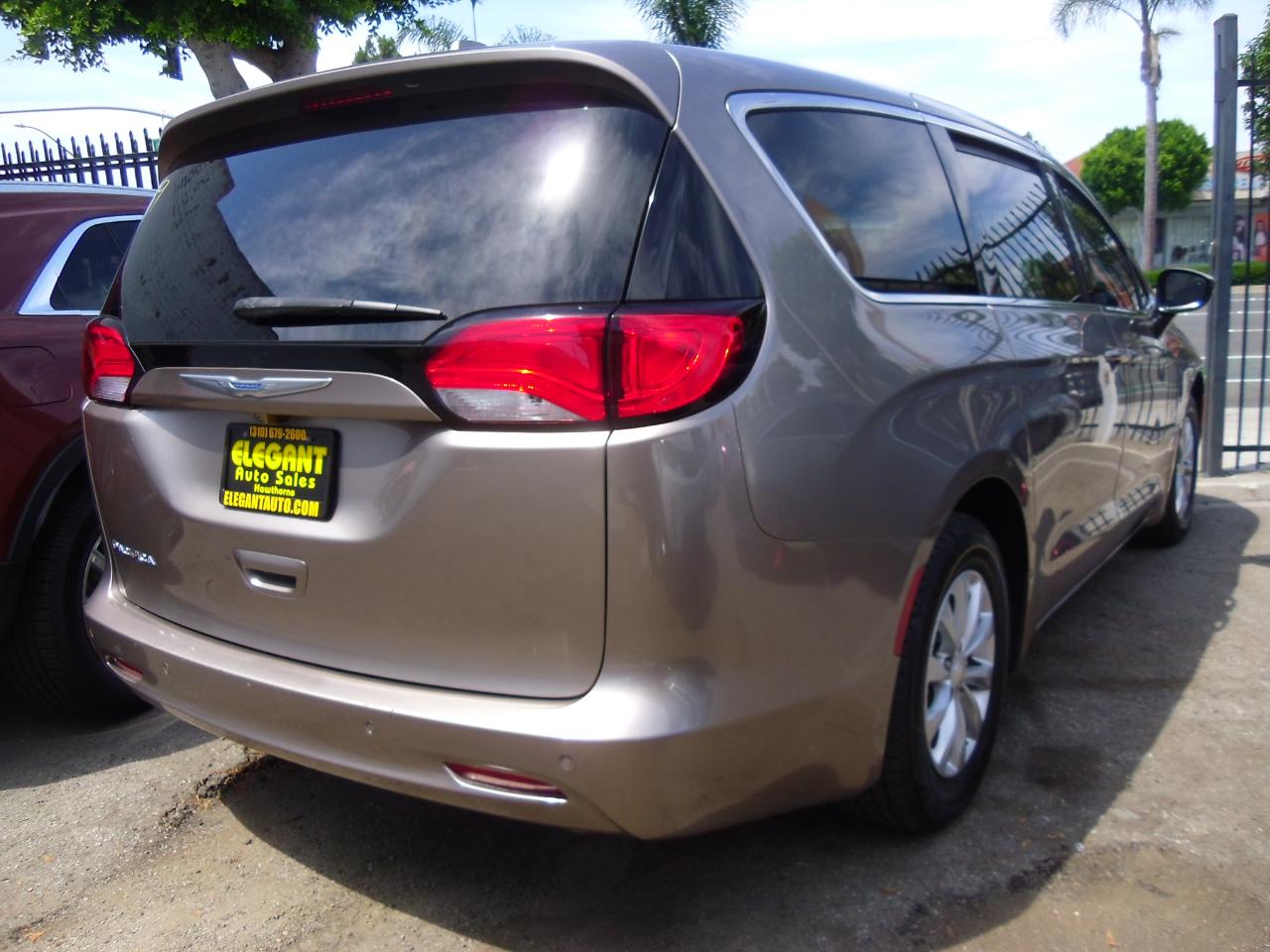 Chrysler Pacifica LX FWD 2018