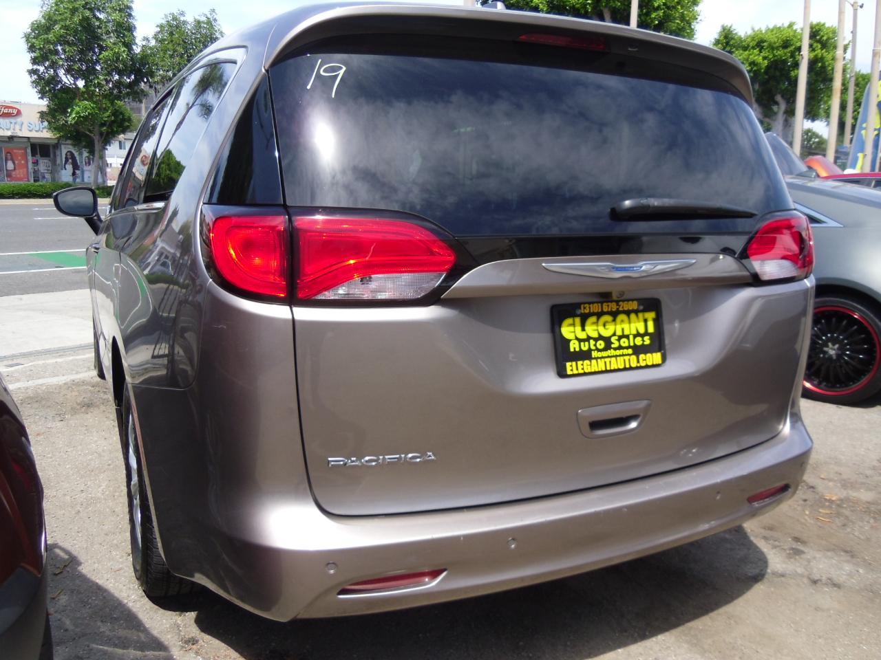 Chrysler Pacifica LX FWD 2018