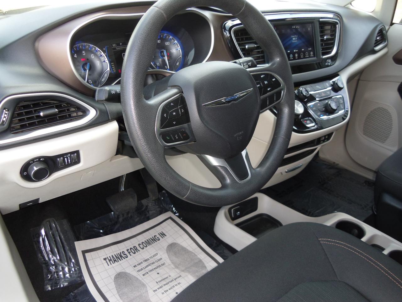 Chrysler Pacifica LX FWD 2018