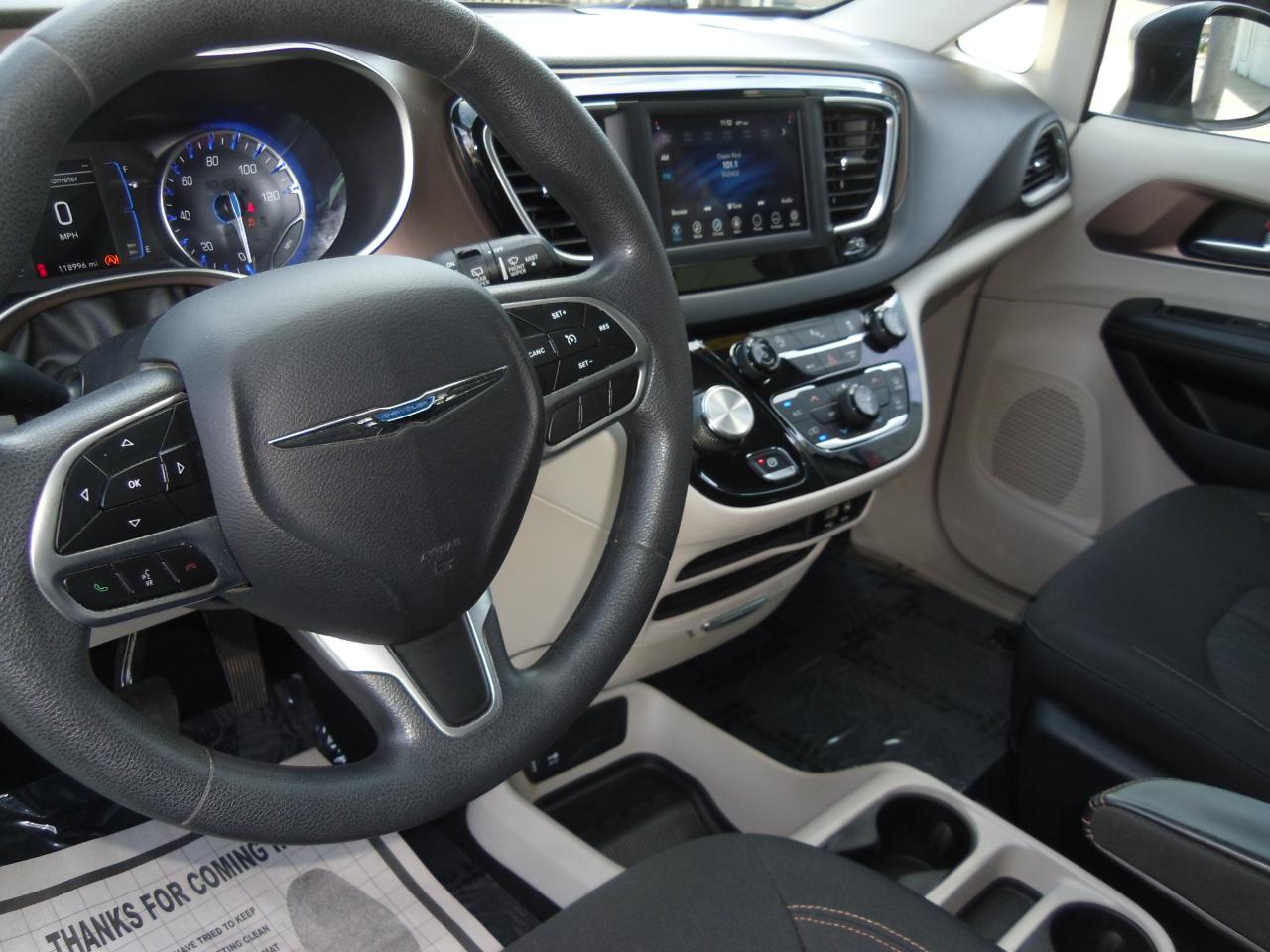 Chrysler Pacifica LX FWD 2018
