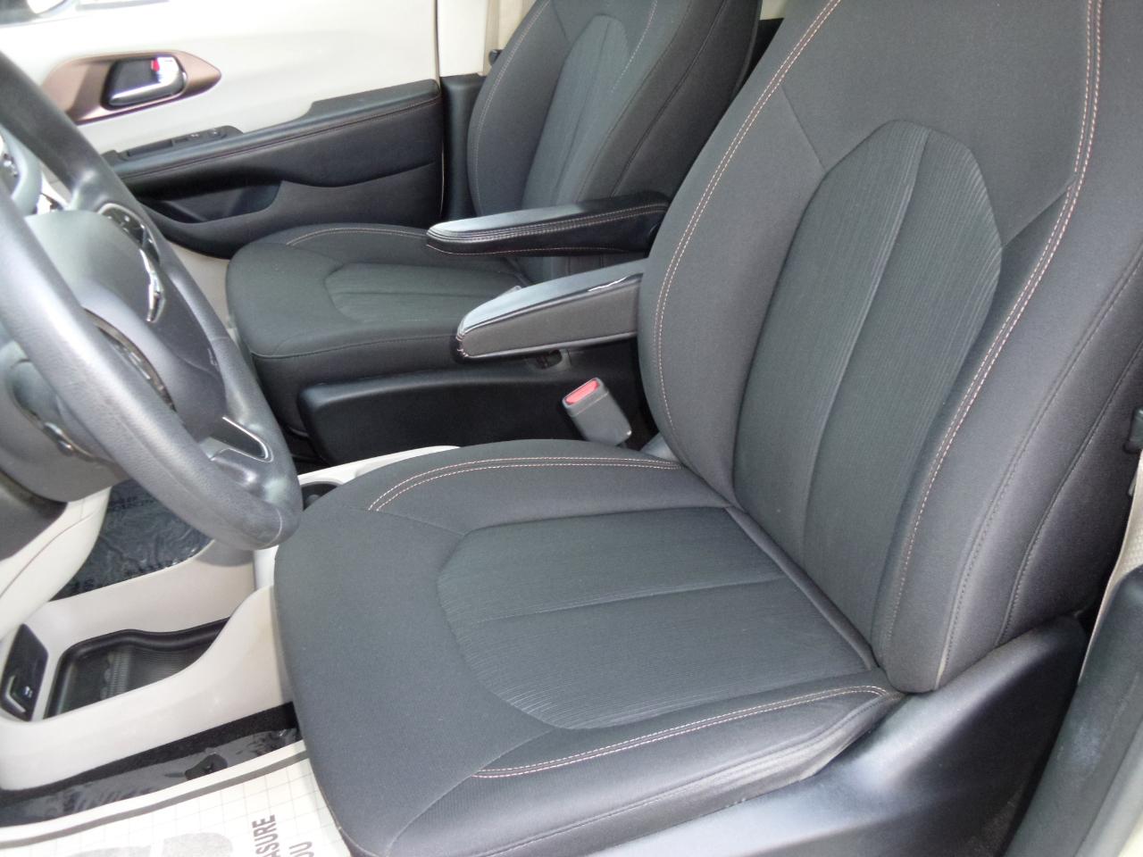 Chrysler Pacifica LX FWD 2018