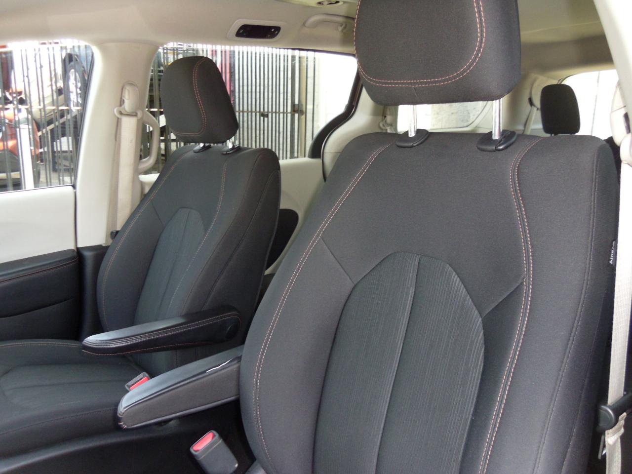Chrysler Pacifica LX FWD 2018