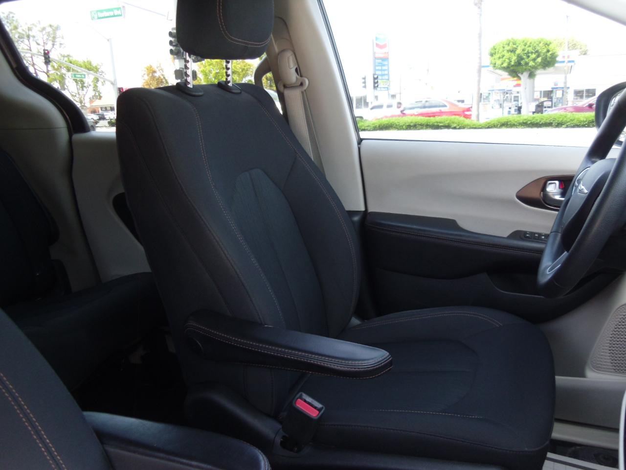 Chrysler Pacifica LX FWD 2018