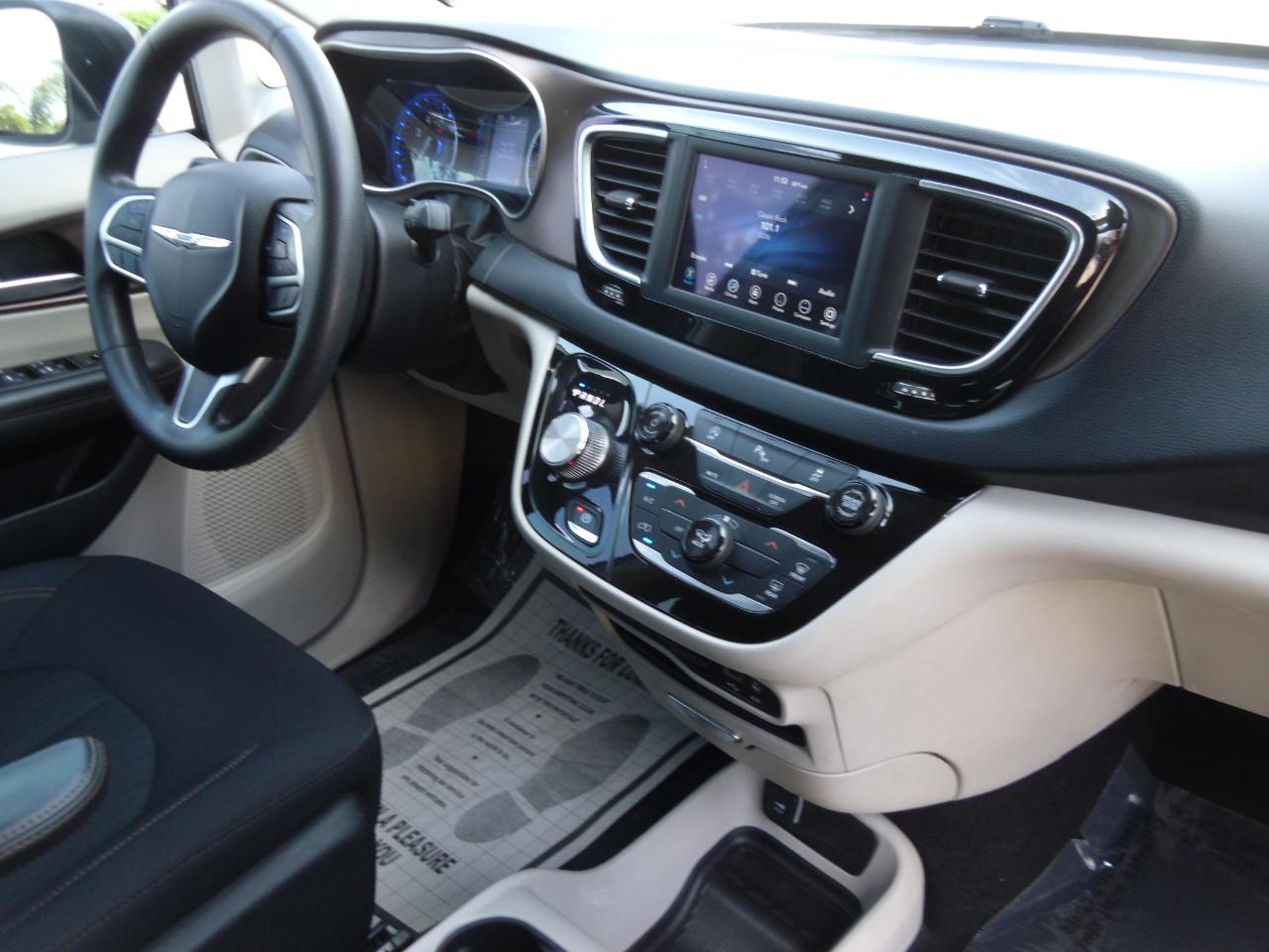 Chrysler Pacifica LX FWD 2018