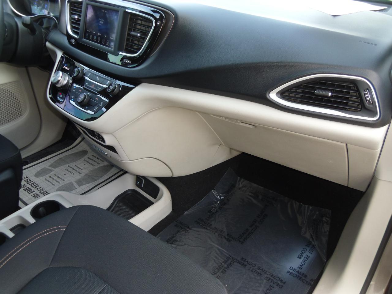 Chrysler Pacifica LX FWD 2018