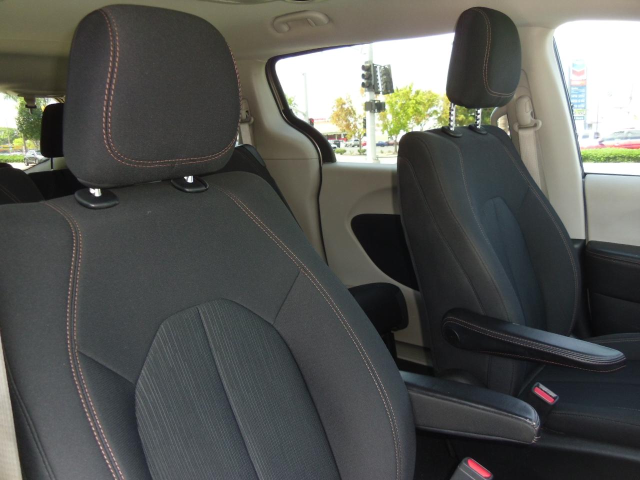 Chrysler Pacifica LX FWD 2018