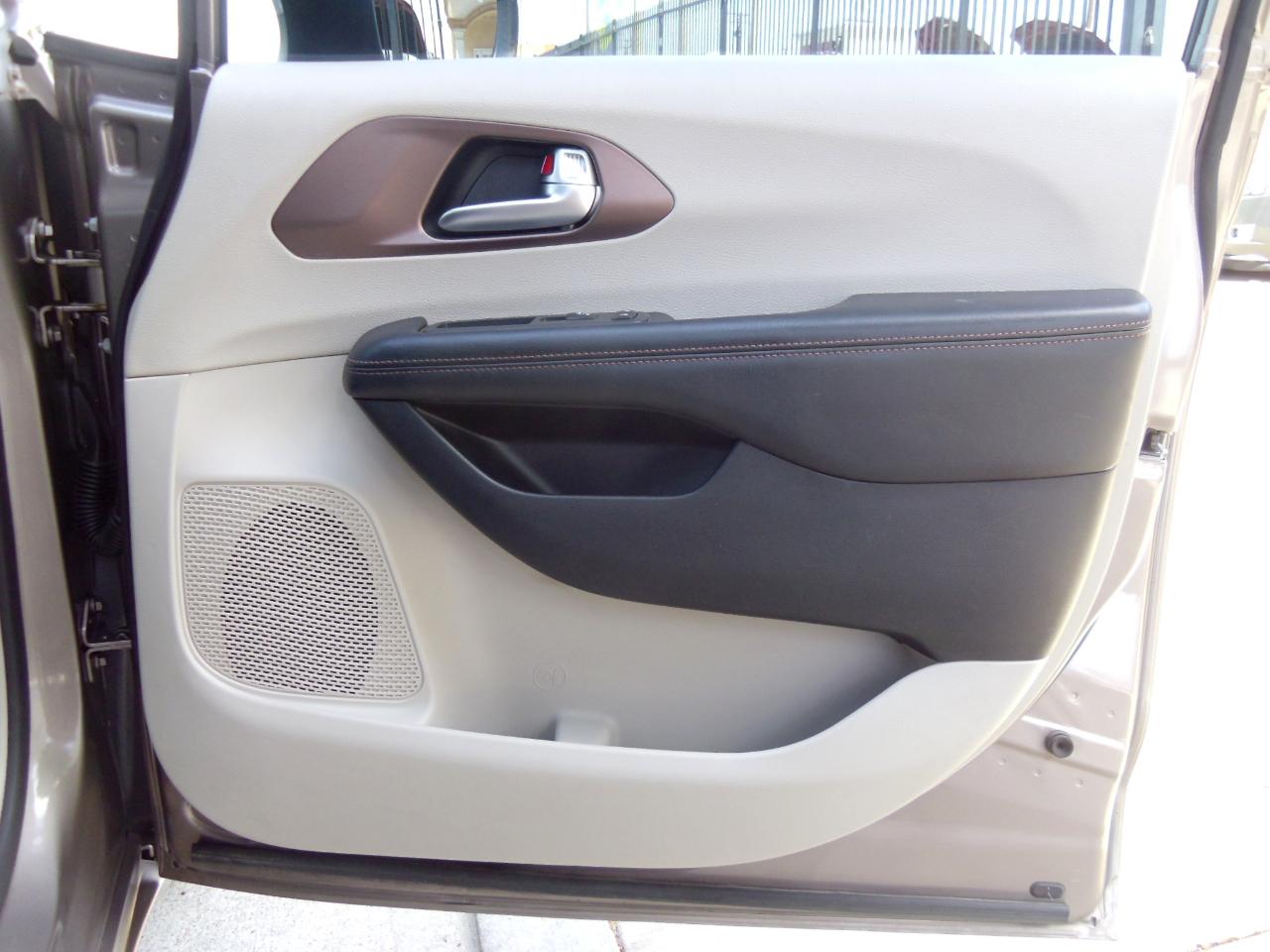 Chrysler Pacifica LX FWD 2018