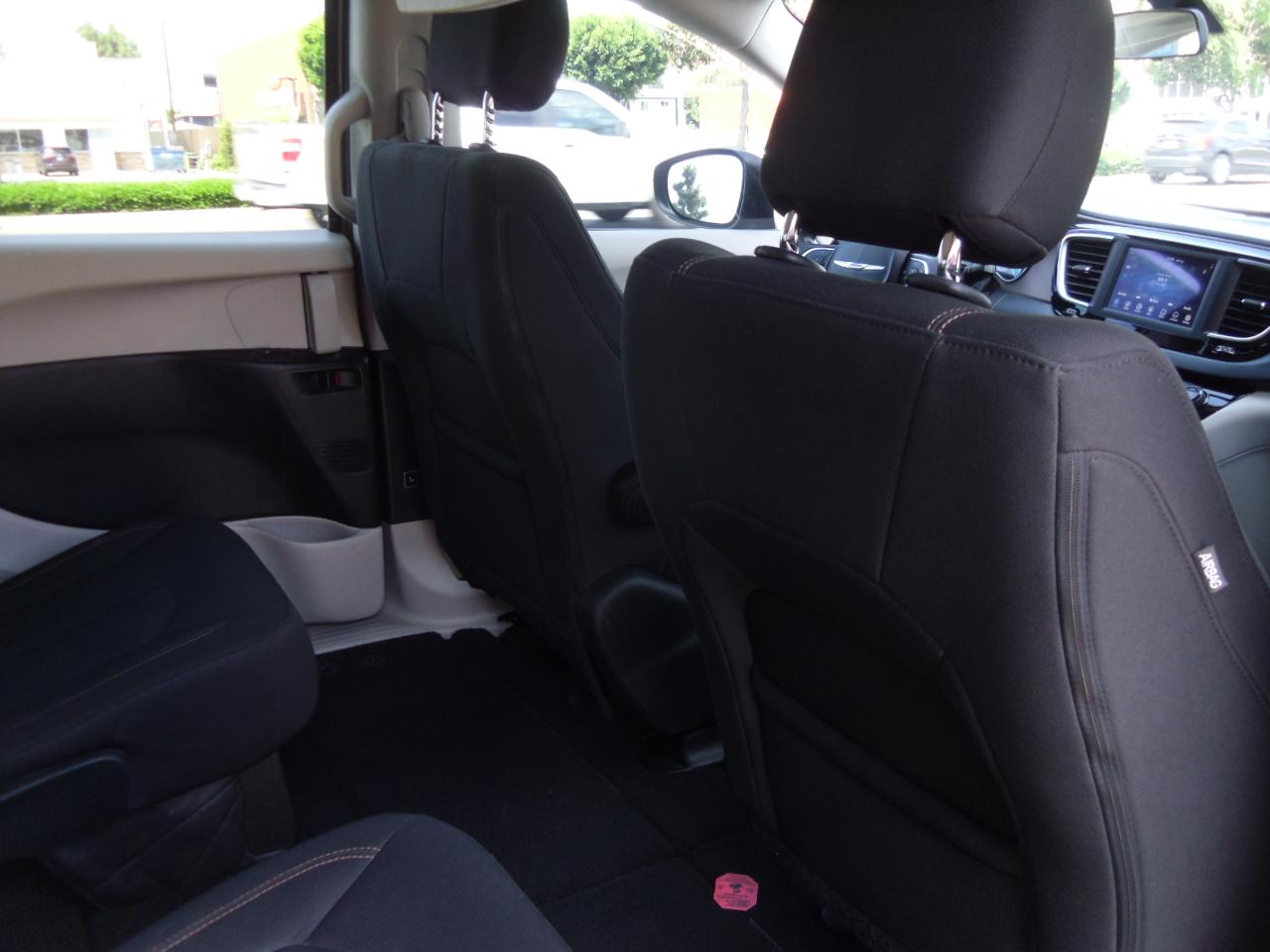 Chrysler Pacifica LX FWD 2018