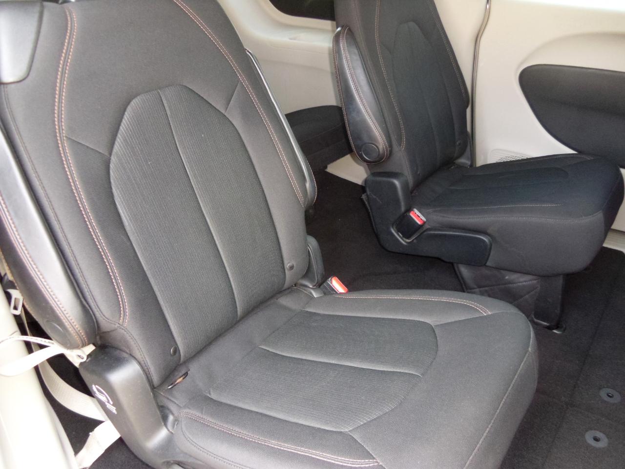 Chrysler Pacifica LX FWD 2018