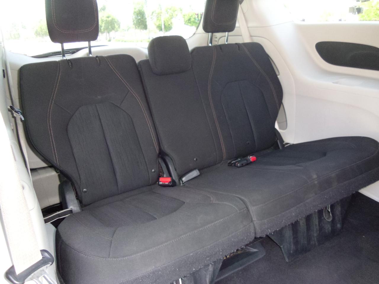 Chrysler Pacifica LX FWD 2018