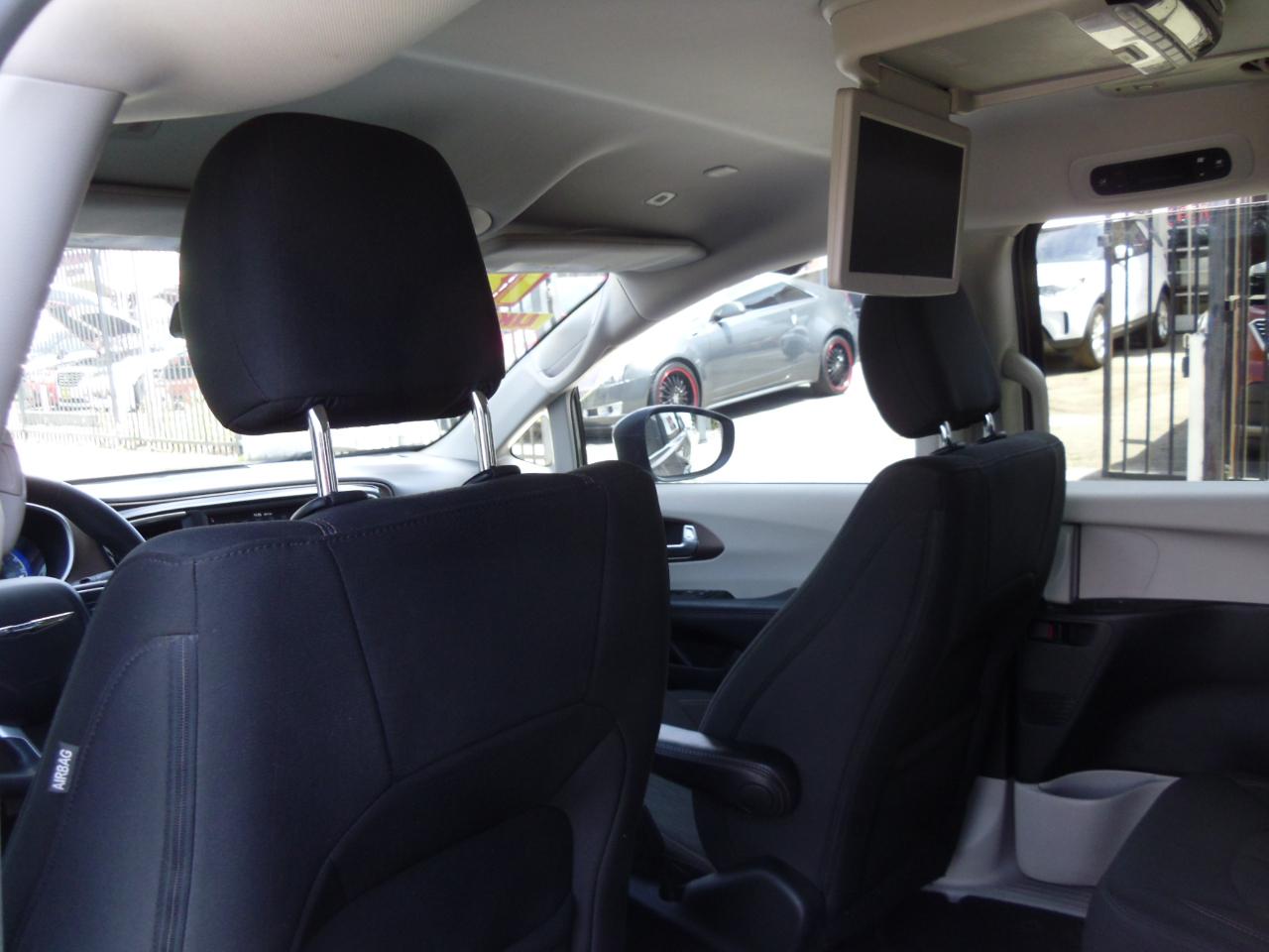 Chrysler Pacifica LX FWD 2018