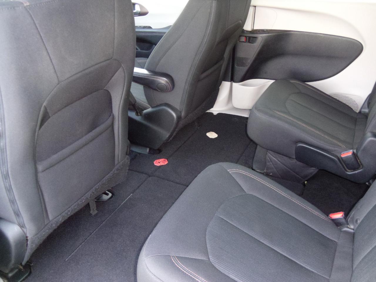 Chrysler Pacifica LX FWD 2018