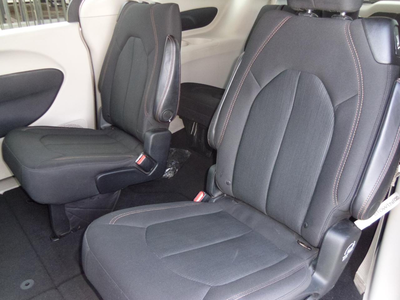 Chrysler Pacifica LX FWD 2018