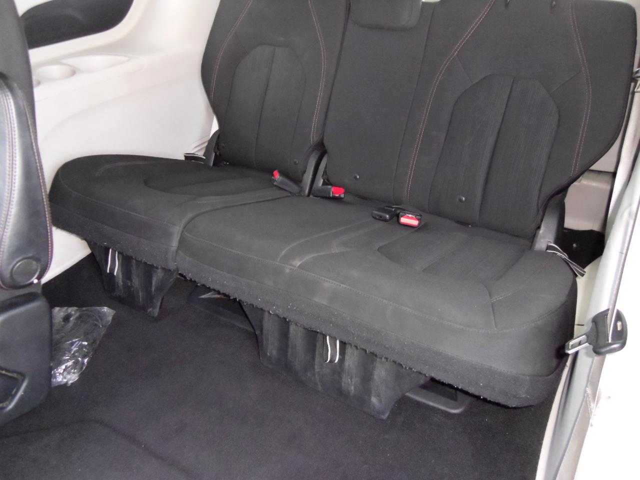 Chrysler Pacifica LX FWD 2018