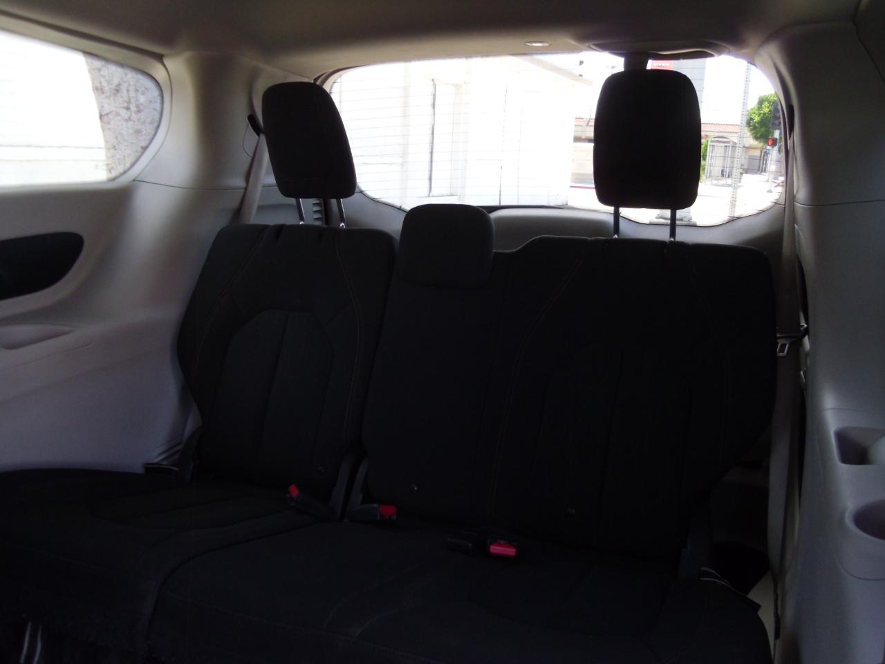 Chrysler Pacifica LX FWD 2018