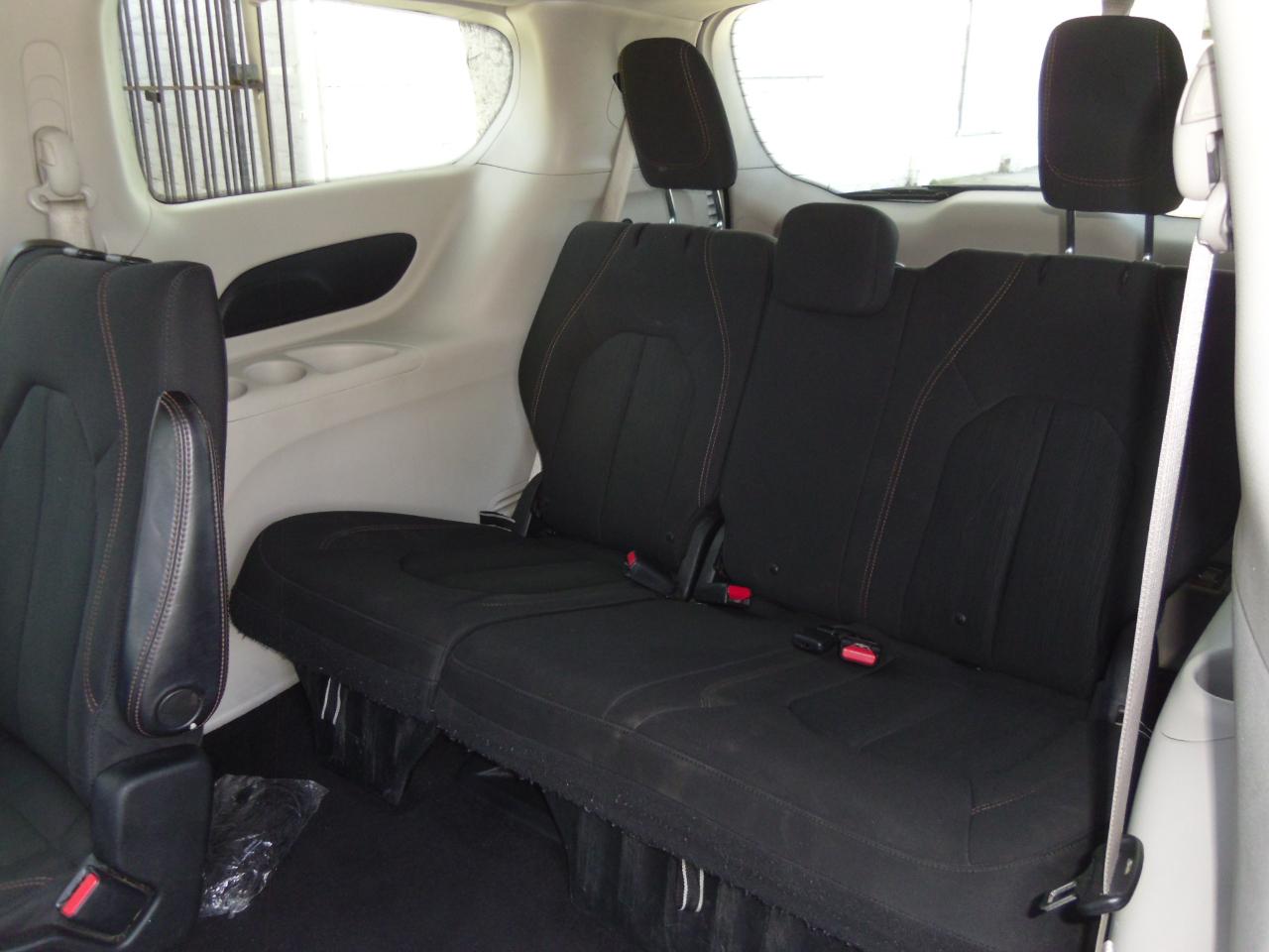 Chrysler Pacifica LX FWD 2018