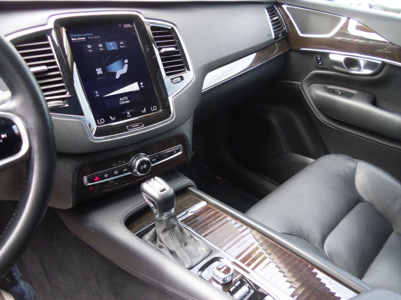 Volvo XC90 T6 AWD 7-Passenger Momentum 2017