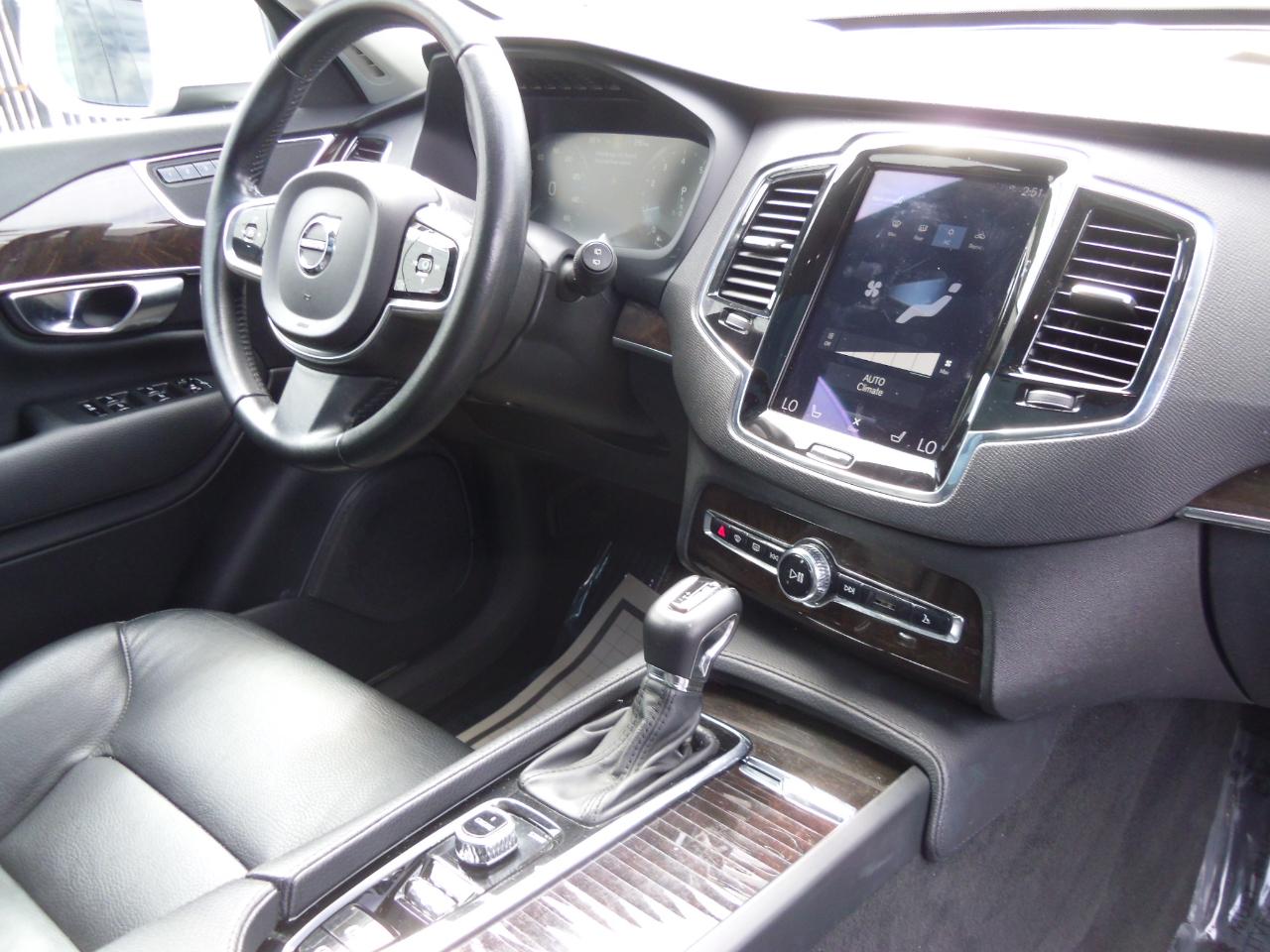 Volvo XC90 T6 AWD 7-Passenger Momentum 2017