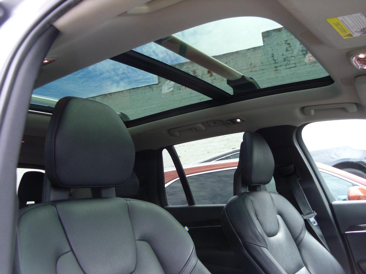 Volvo XC90 T6 AWD 7-Passenger Momentum 2017