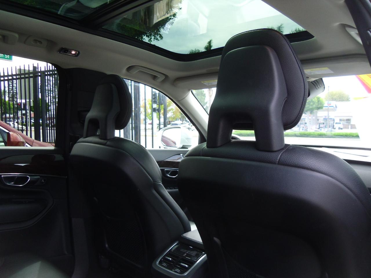 Volvo XC90 T6 AWD 7-Passenger Momentum 2017