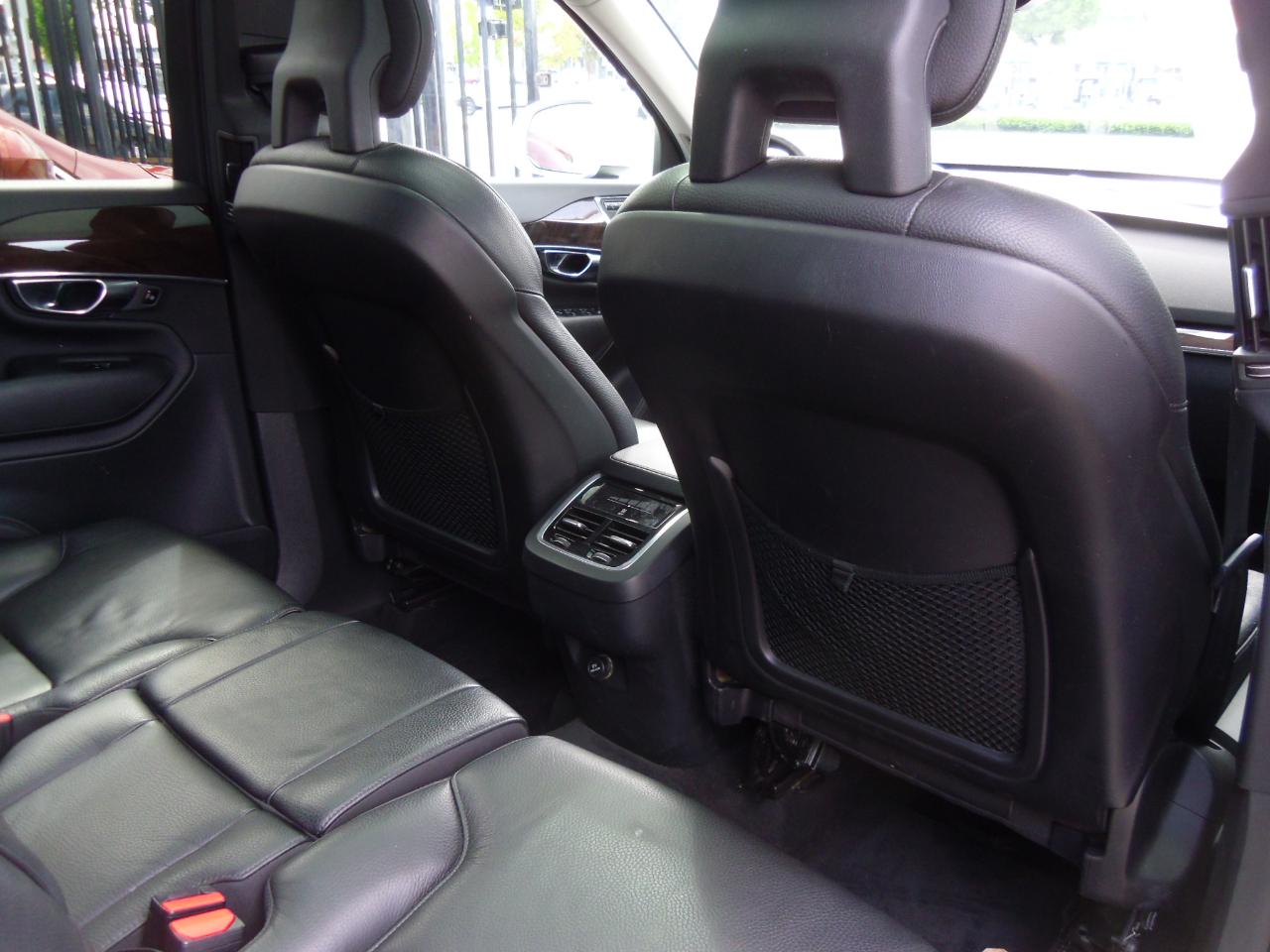 Volvo XC90 T6 AWD 7-Passenger Momentum 2017
