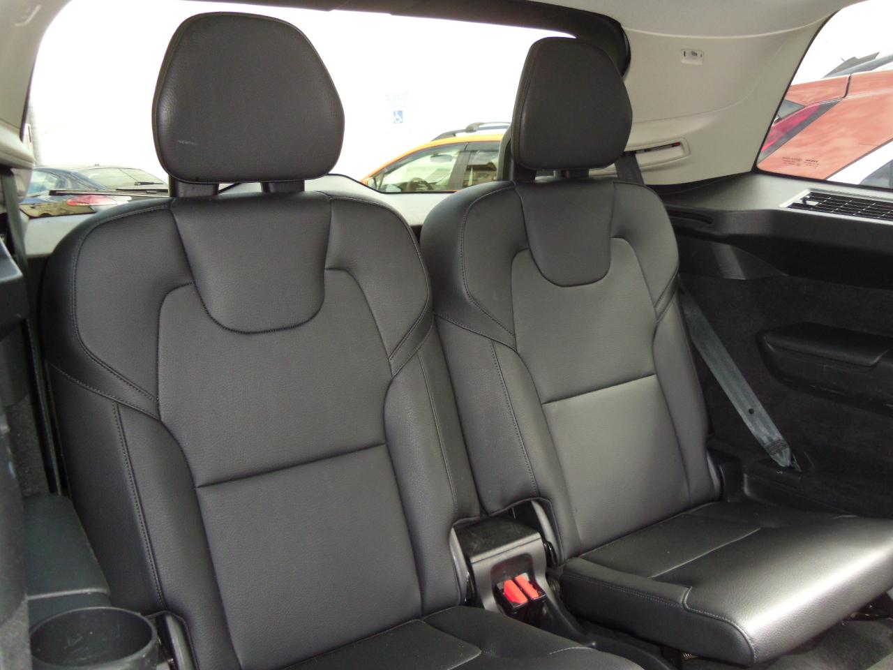 Volvo XC90 T6 AWD 7-Passenger Momentum 2017
