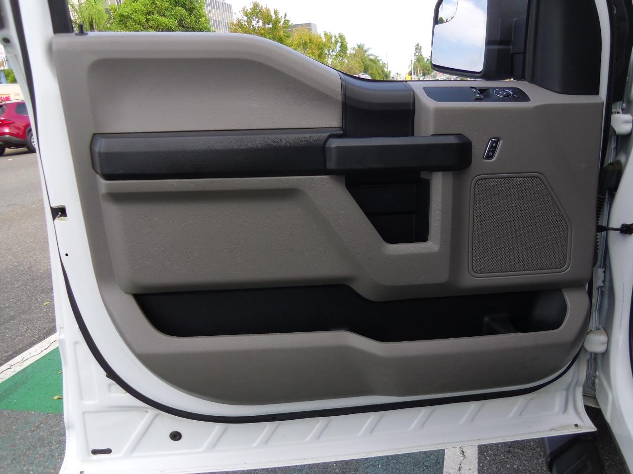 Ford F-150 2WD Reg Cab 122.5" XL 2015