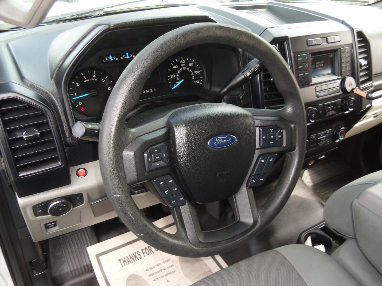 Ford F-150 2WD Reg Cab 122.5" XL 2015