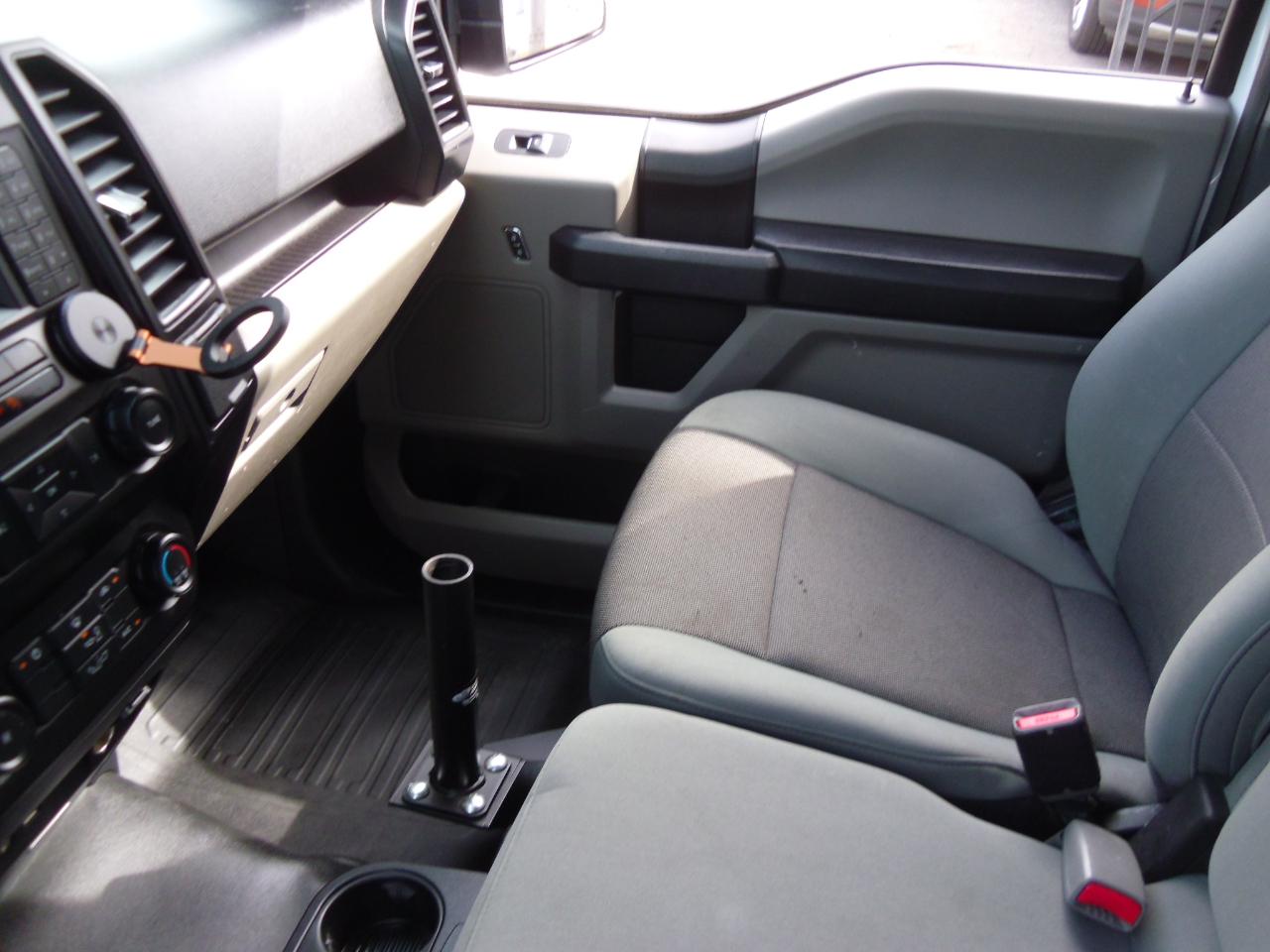 Ford F-150 2WD Reg Cab 122.5" XL 2015