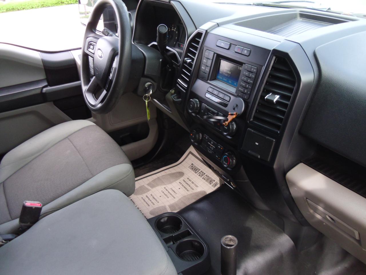 Ford F-150 2WD Reg Cab 122.5" XL 2015