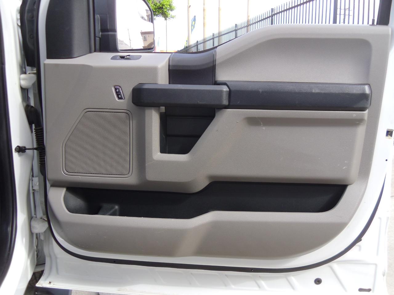Ford F-150 2WD Reg Cab 122.5" XL 2015