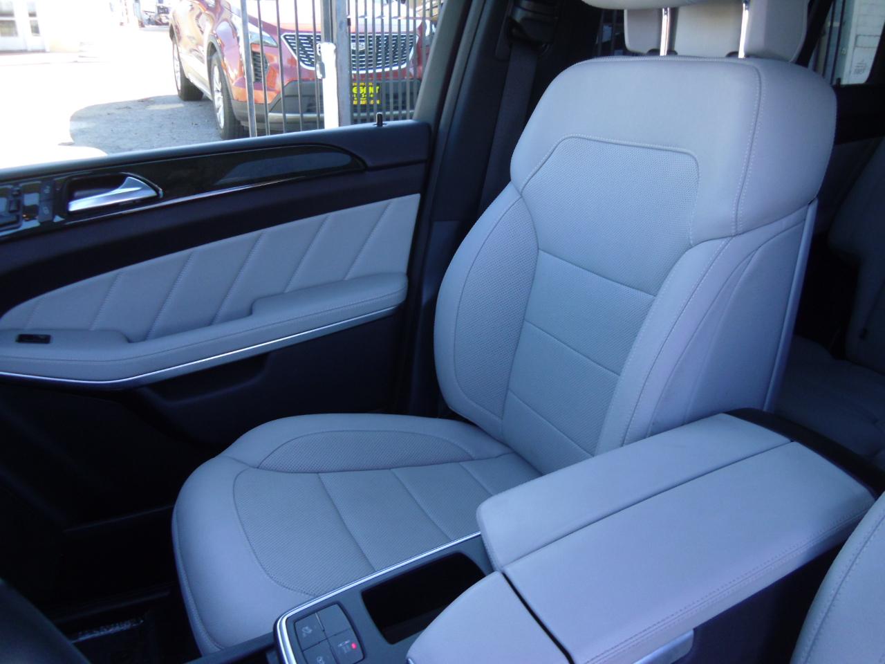 Mercedes-Benz GL 4MATIC 4dr GL 550 2016