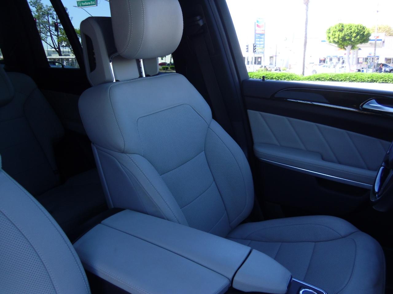 Mercedes-Benz GL 4MATIC 4dr GL 550 2016