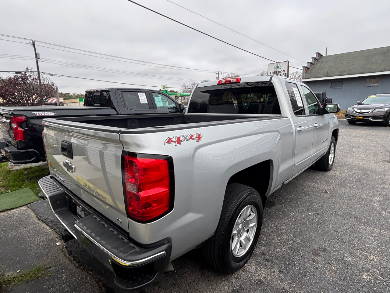 2017 Chevrolet Silverado 1500 LT photo 4