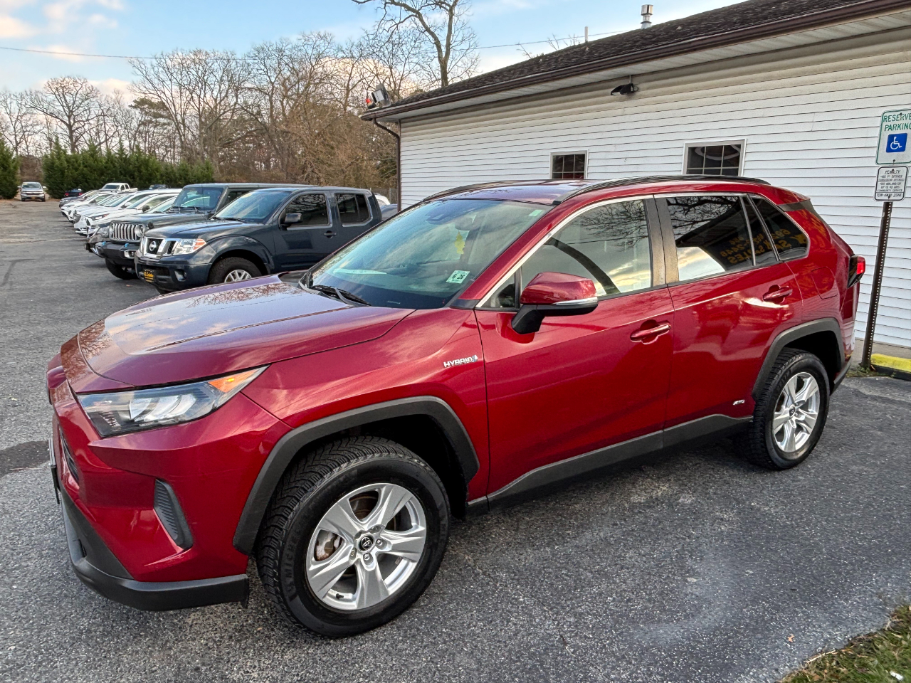 2020 Toyota RAV4 Hybrid LE photo 3