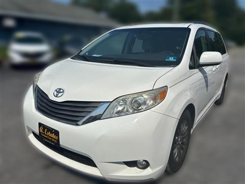 2013 Toyota Sienna XLE FWD 8-Passenger V6
