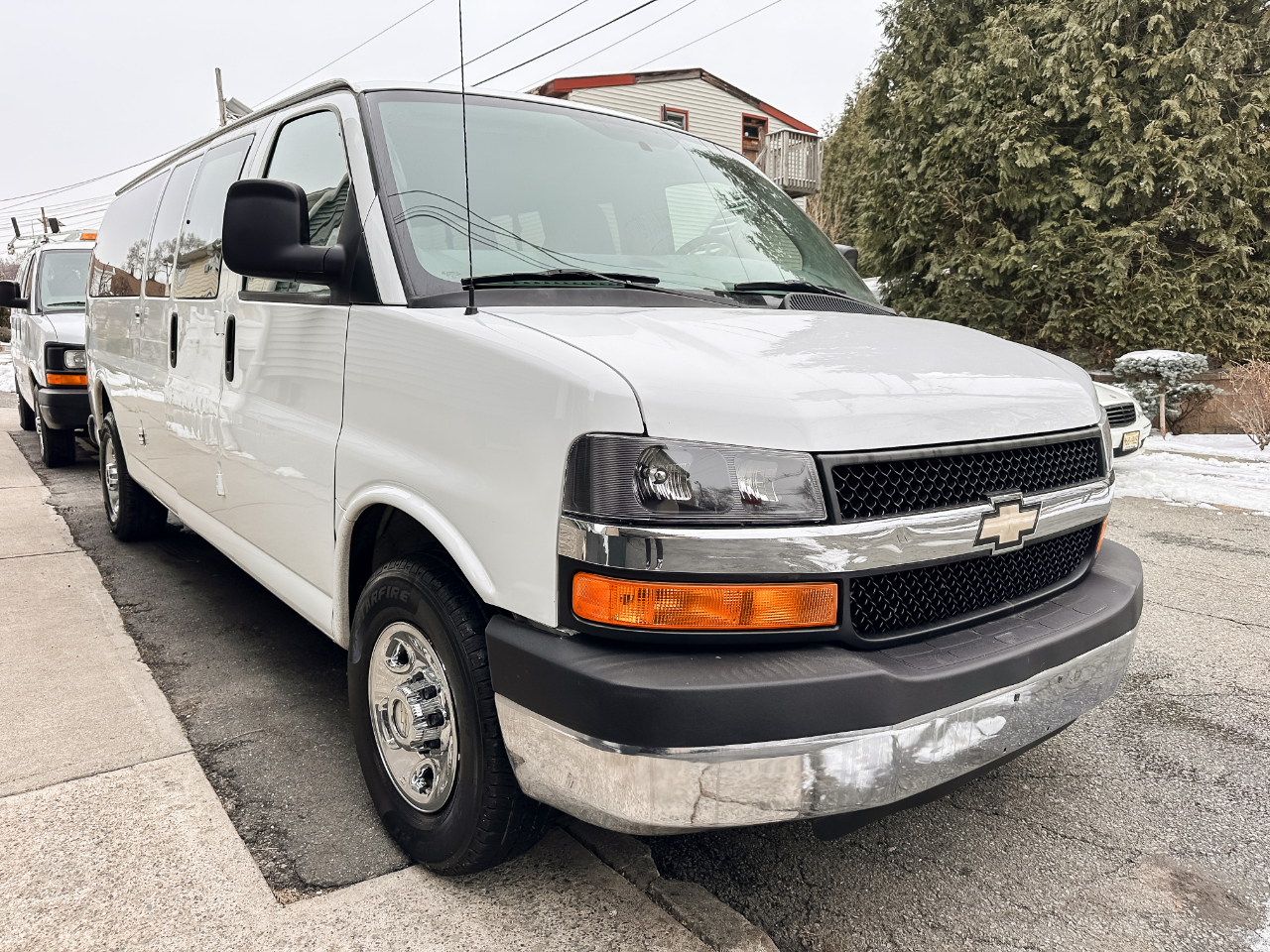 2013 Chevrolet Express LS's photo