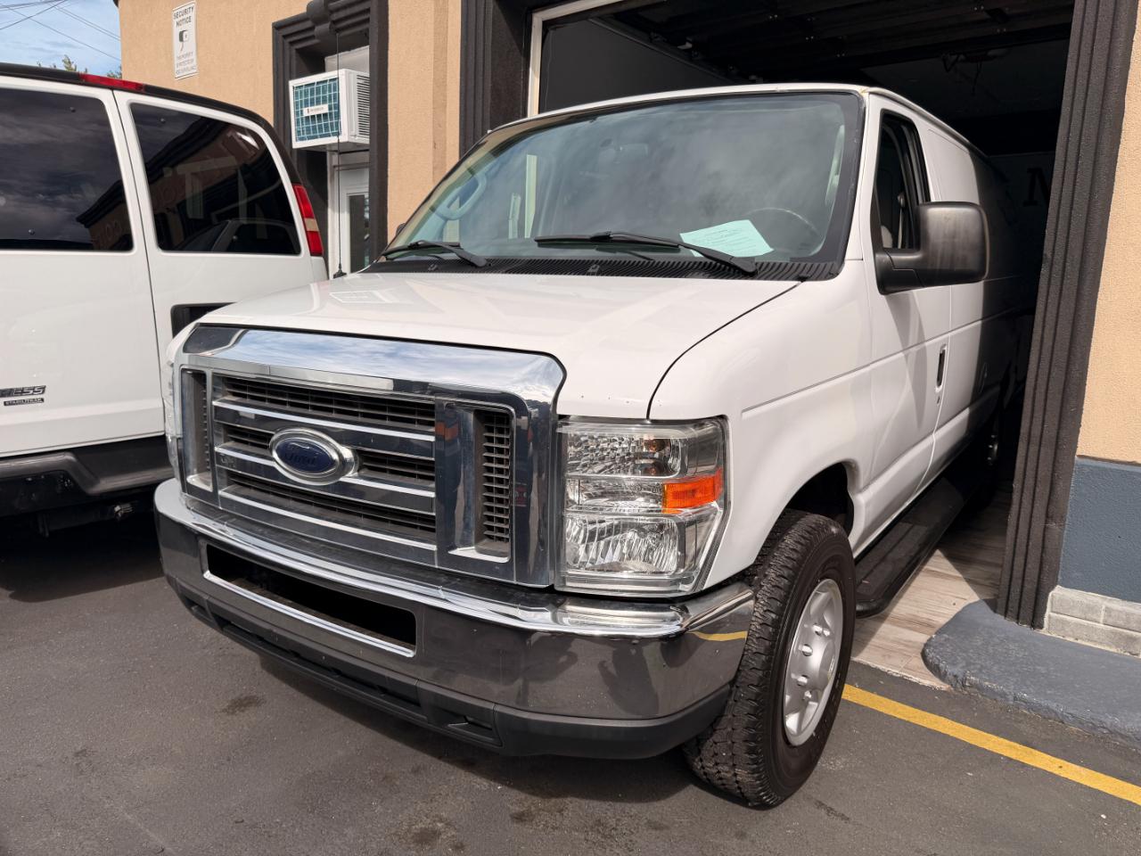 Ford Econoline E-350 XL Super Duty 2012