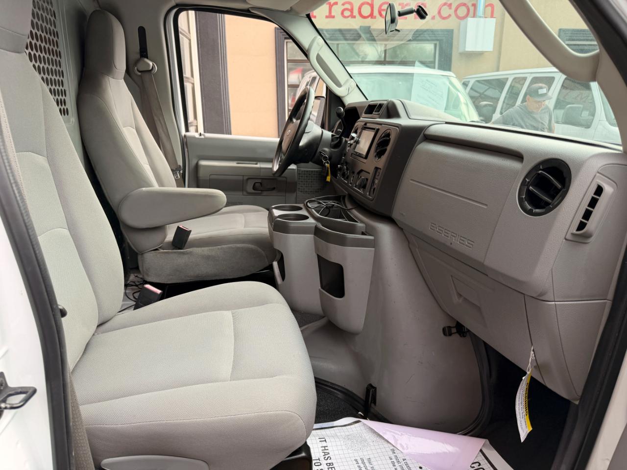 Ford Econoline E-350 XL Super Duty 2012