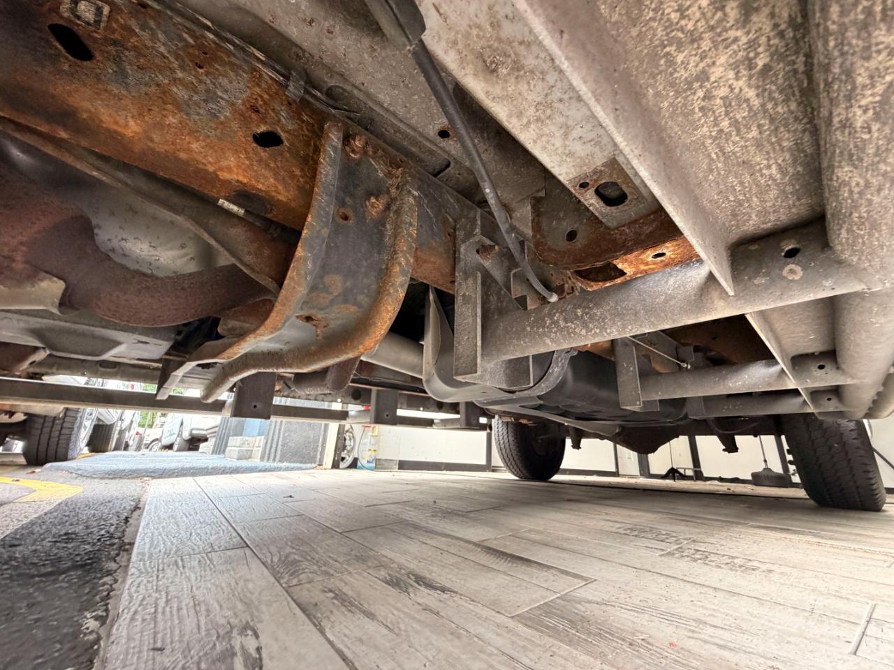 Ford Econoline E-350 XL Super Duty 2012
